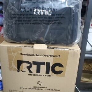 RTIC Black 15 Can Day Cooler